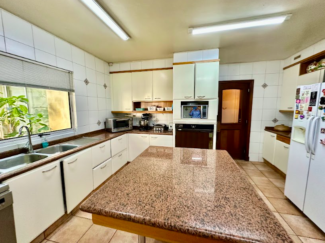 EStupenda casa cercana a Santiago College