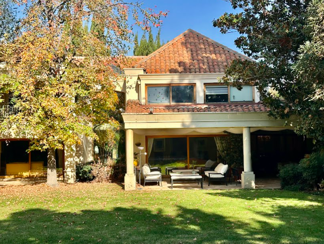 EStupenda casa cercana a Santiago College