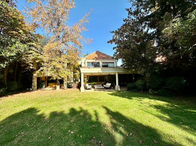 EStupenda casa cercana a Santiago College