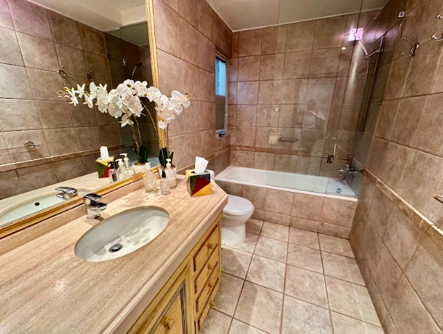 EStupenda casa cercana a Santiago College