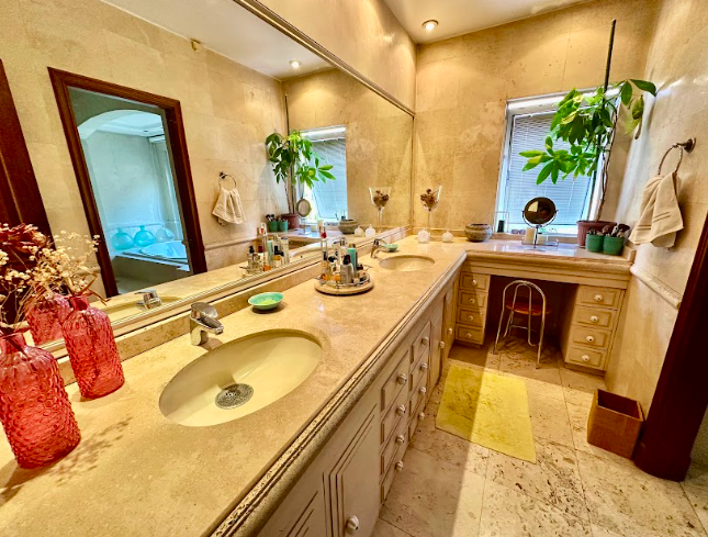 EStupenda casa cercana a Santiago College