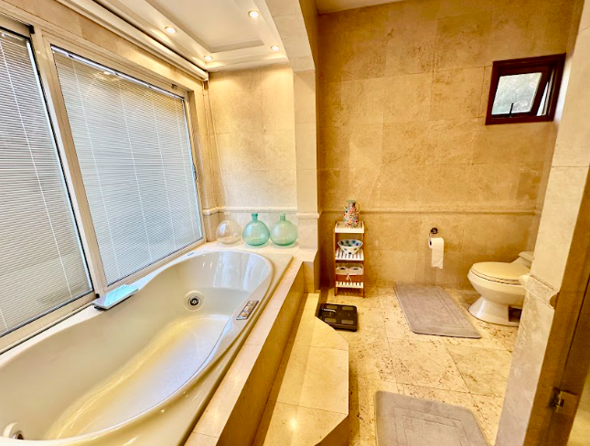 EStupenda casa cercana a Santiago College