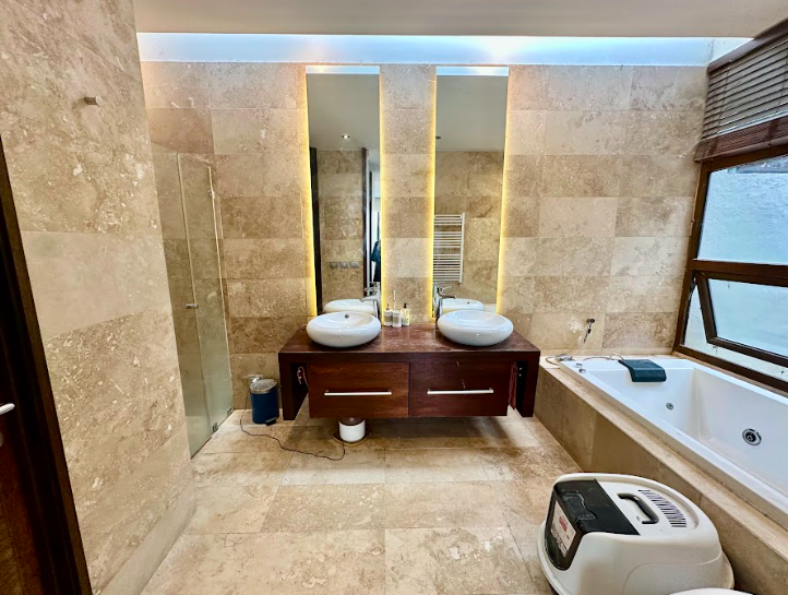 Casa Mediterránea Muy Moderna, En Los Trapenses