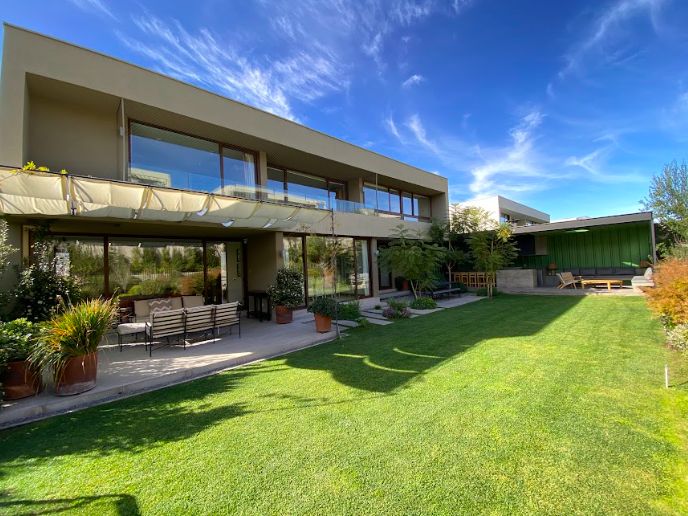 Estupenda Casa Mediterránea En Exclusivo Condominio