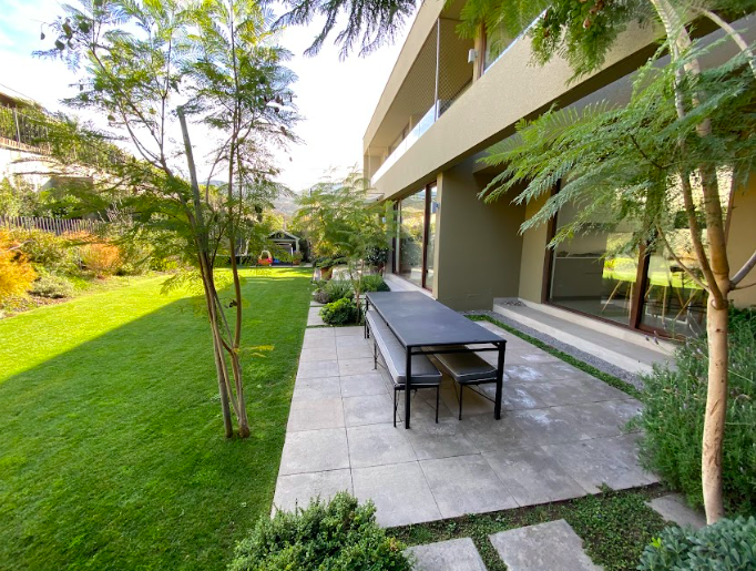 Estupenda Casa Mediterránea En Exclusivo Condominio