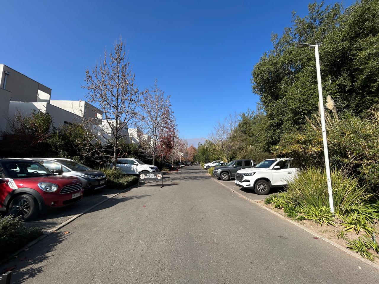 Casa Cercana a Valle de Monasterio – Santiago College