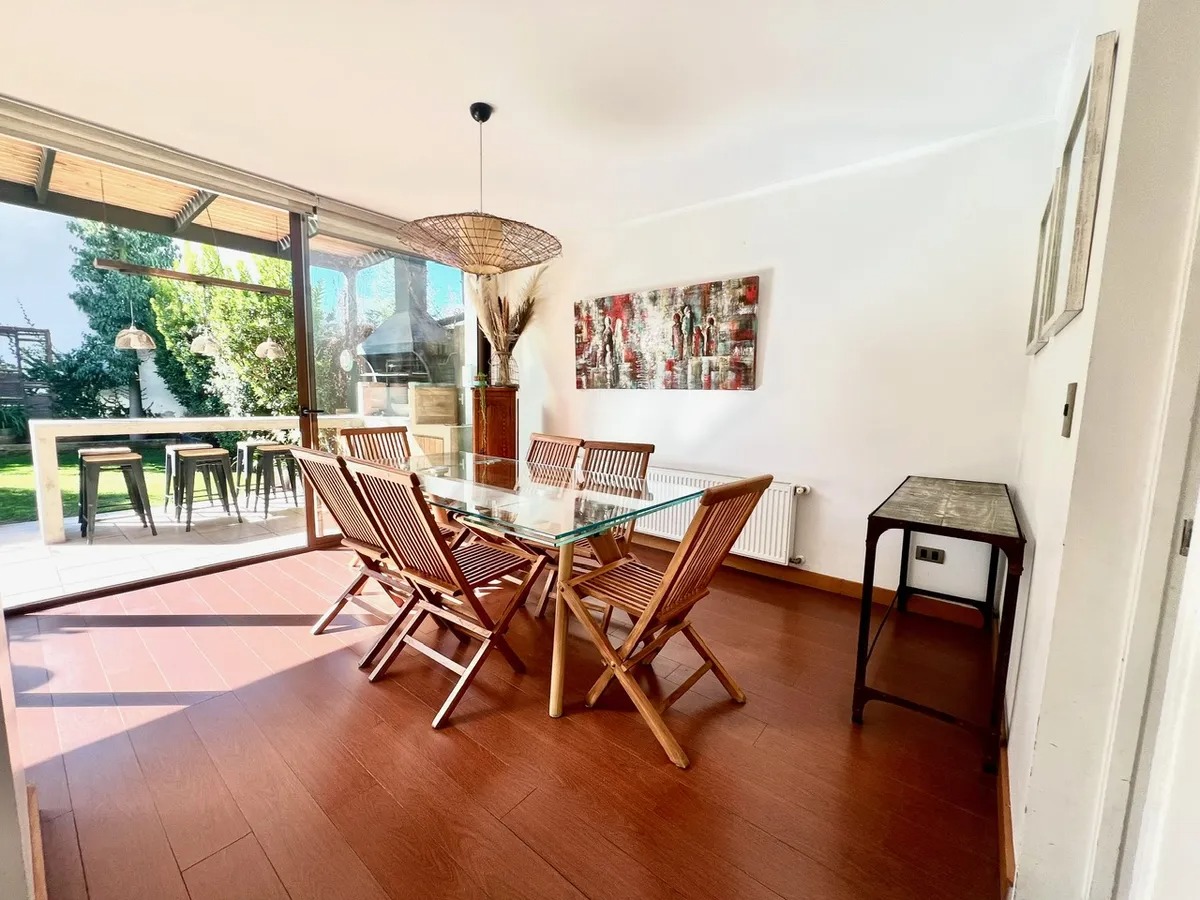 Casa Cercana a Valle de Monasterio – Santiago College