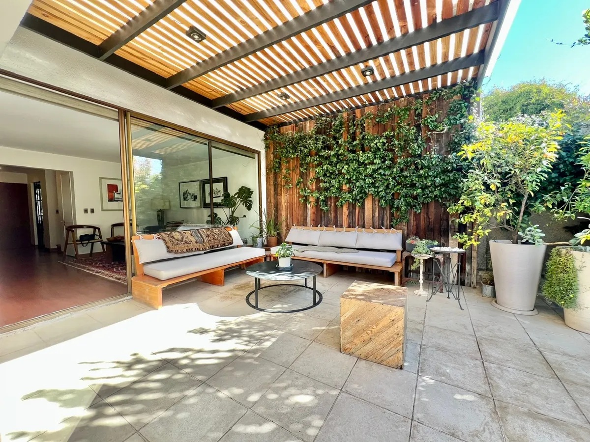 Casa Cercana a Valle de Monasterio – Santiago College