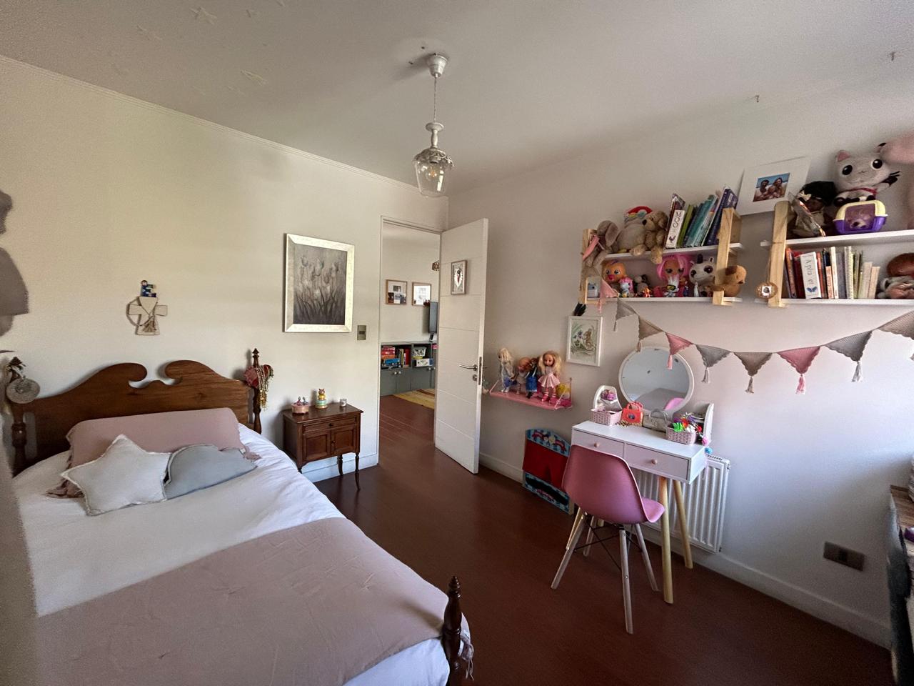 Casa Cercana a Valle de Monasterio – Santiago College