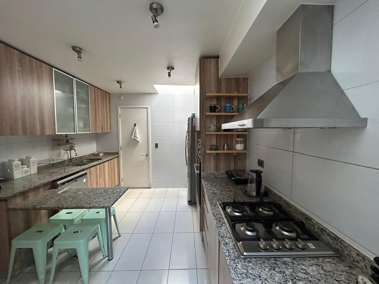 Casa Cercana a Valle de Monasterio – Santiago College