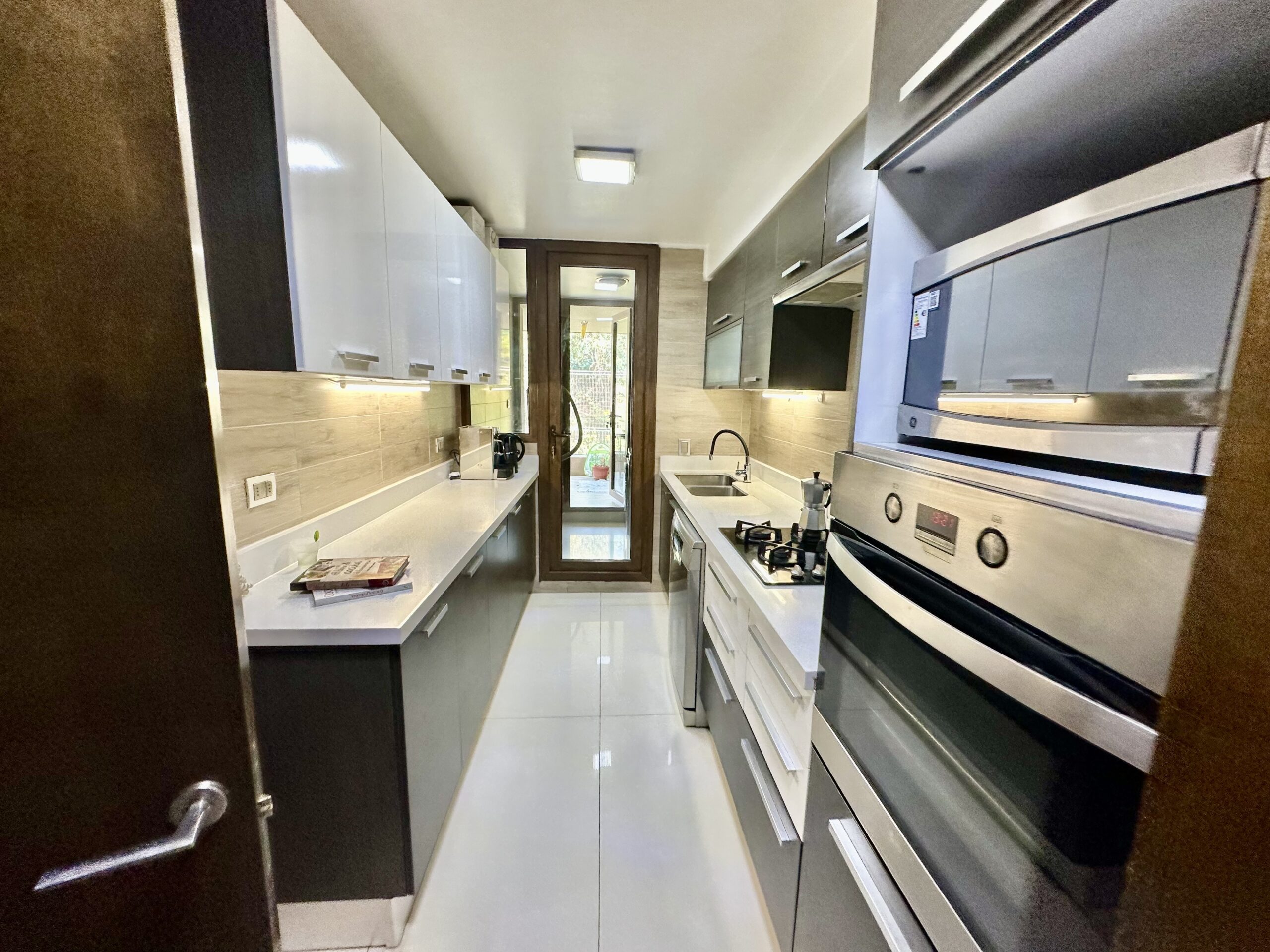 Acogedor, Moderno Departamento Cerca Portal La Dehesa