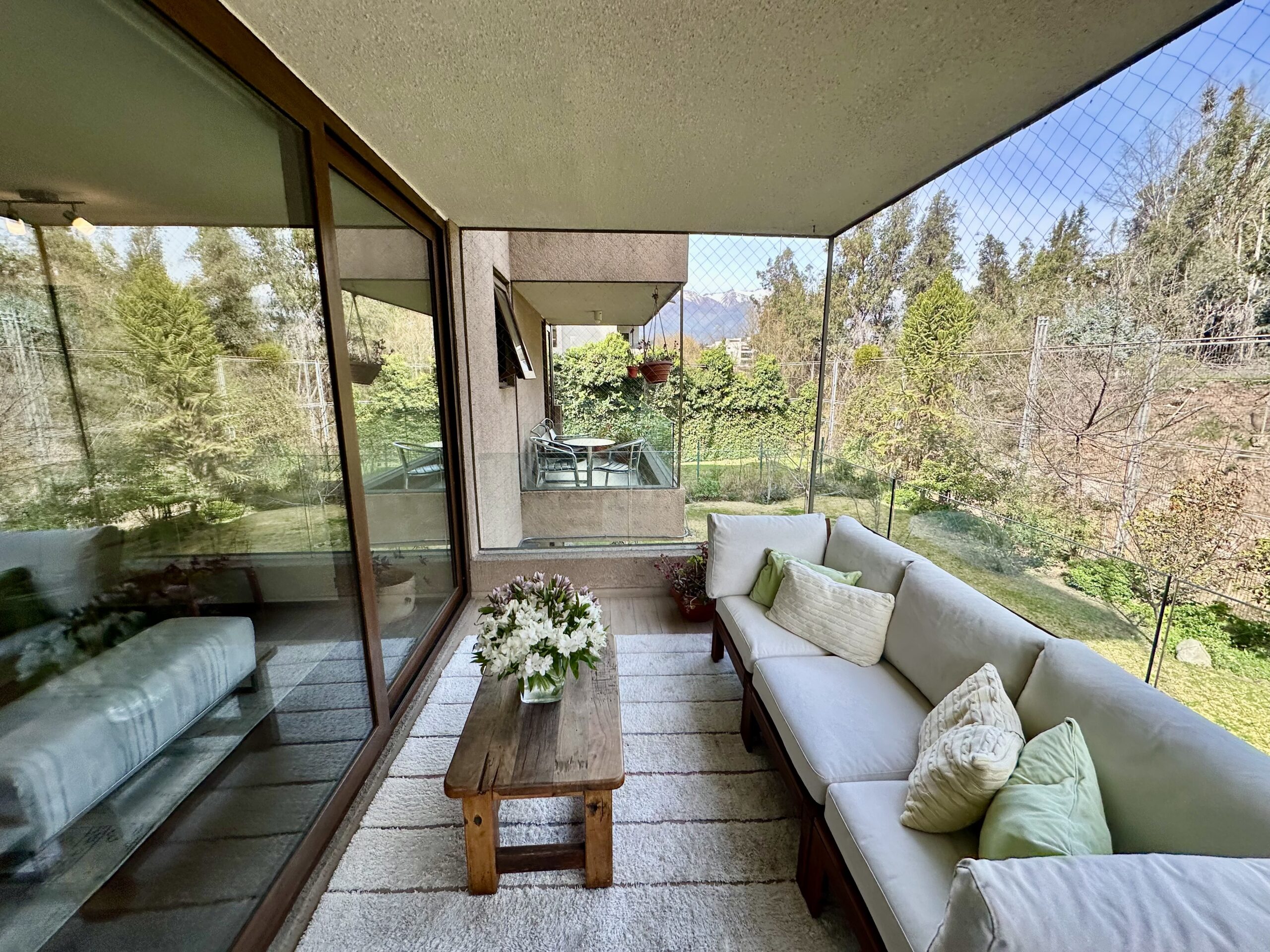 Acogedor, Moderno Departamento Cerca Portal La Dehesa