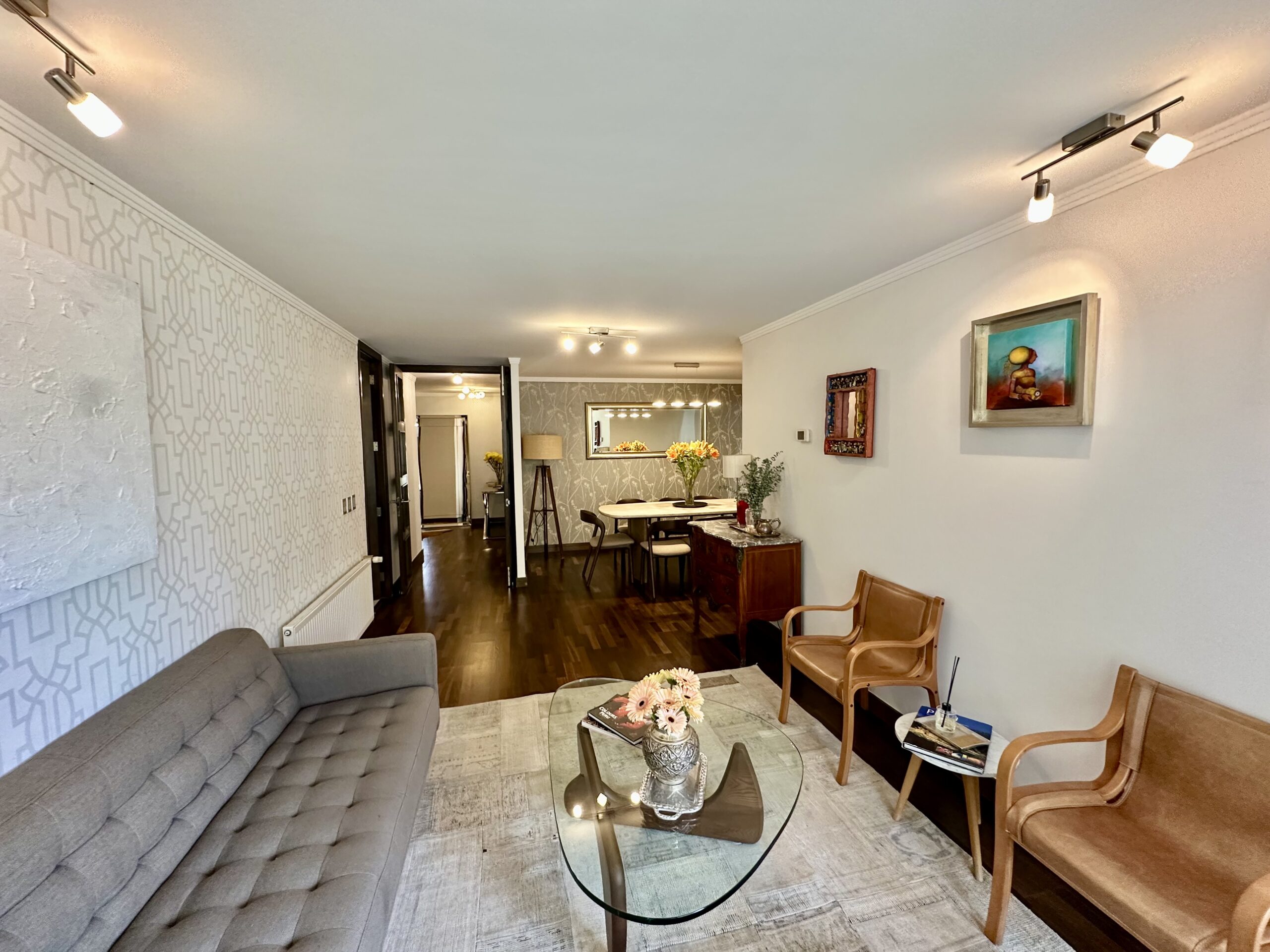 Acogedor, Moderno Departamento Cerca Portal La Dehesa