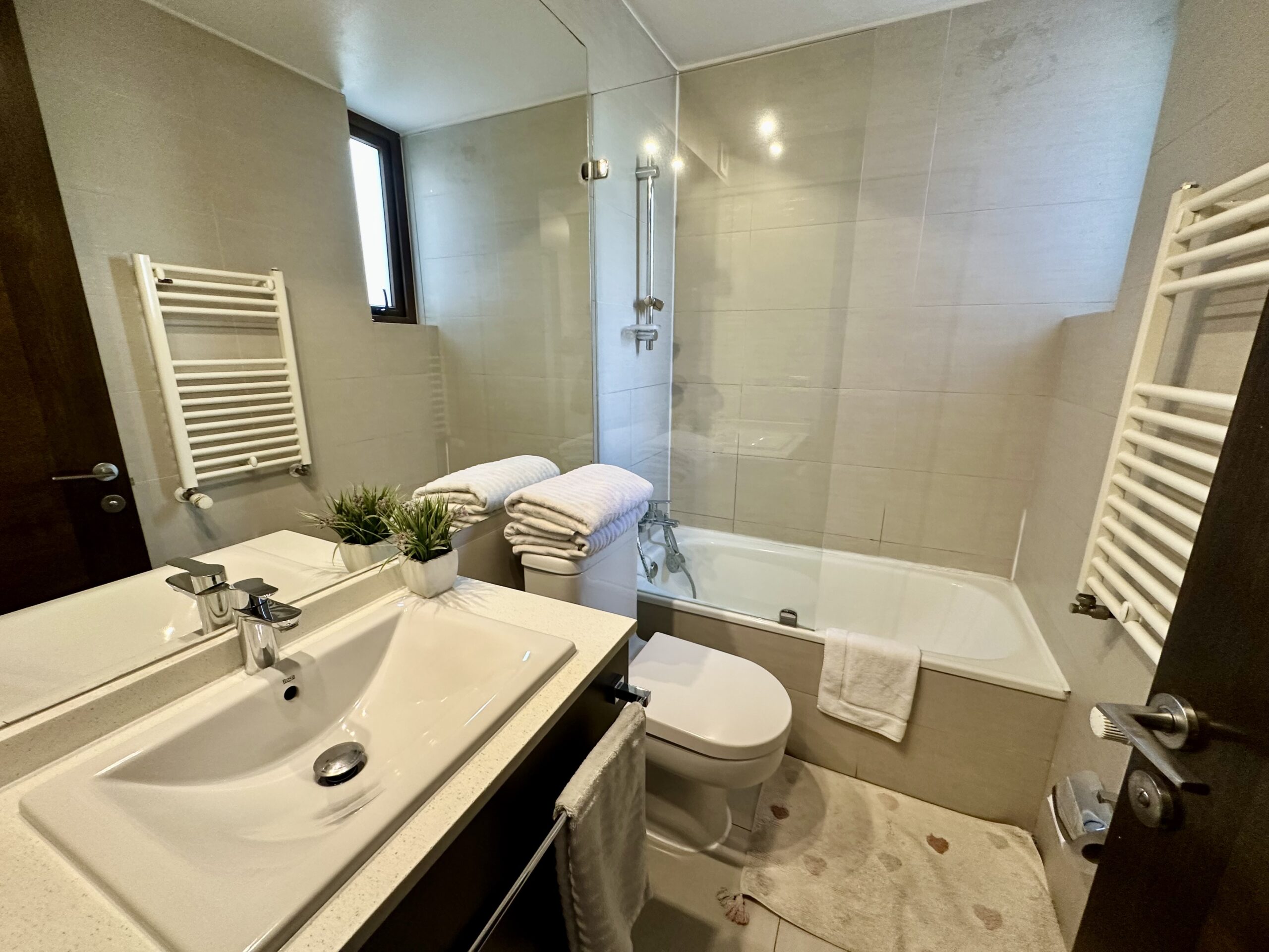 Acogedor, Moderno Departamento Cerca Portal La Dehesa