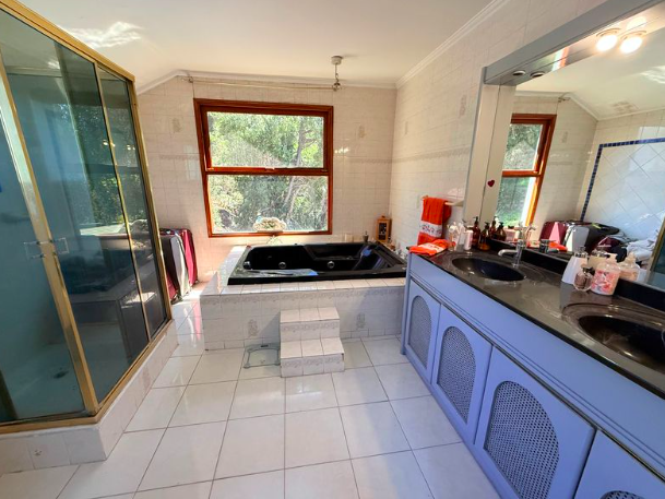 Espectacular Casa Con Hermosa Vista, Cercano A Los Trapenses