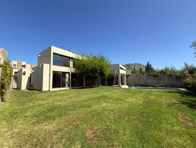 Casa En Arriendo En Los Trapenses EN EXCLUSIVO CONDOMINIO