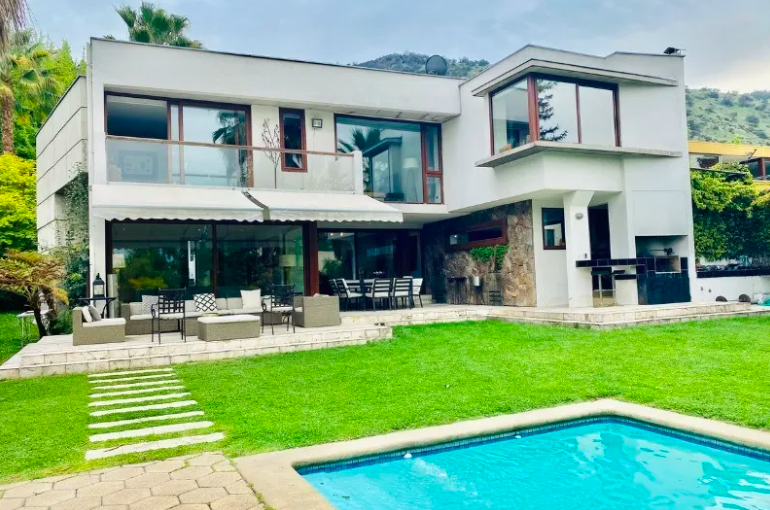 CASA MEDITERRANEA CERCANA A MANQUEHUE ORIENTE – LA DEHESA