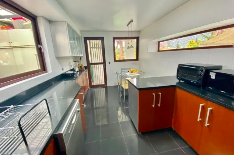 CASA MEDITERRANEA CERCANA A MANQUEHUE ORIENTE – LA DEHESA