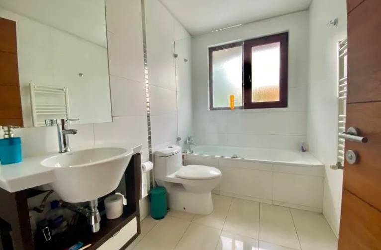 CASA MEDITERRANEA CERCANA A MANQUEHUE ORIENTE – LA DEHESA