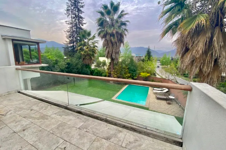 CASA MEDITERRANEA CERCANA A MANQUEHUE ORIENTE – LA DEHESA