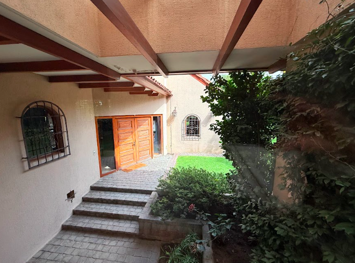 Espectacular Casa En Los Dominicos Antiguo