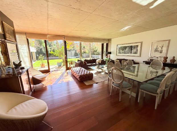 Espectacular casa mediterránea en Condominio con arquitectura moderna