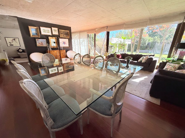 Espectacular casa mediterránea en Condominio con arquitectura moderna