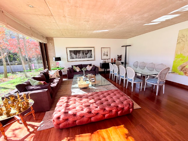 Espectacular casa mediterránea en Condominio con arquitectura moderna