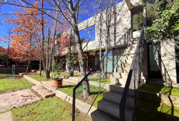 Espectacular casa mediterránea en Condominio con arquitectura moderna