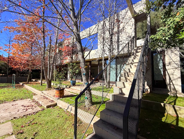 Espectacular casa mediterránea en Condominio con arquitectura moderna