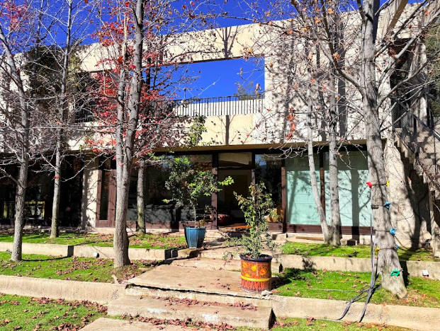 Espectacular casa mediterránea en Condominio con arquitectura moderna