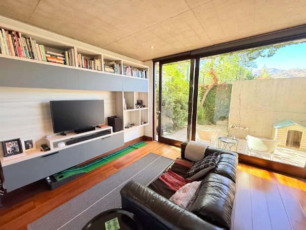 Espectacular casa mediterránea en Condominio con arquitectura moderna