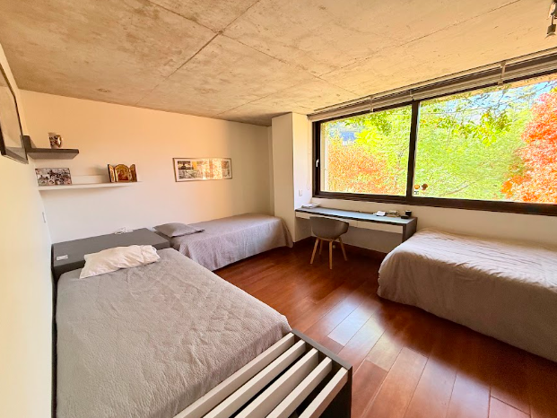 Espectacular casa mediterránea en Condominio con arquitectura moderna