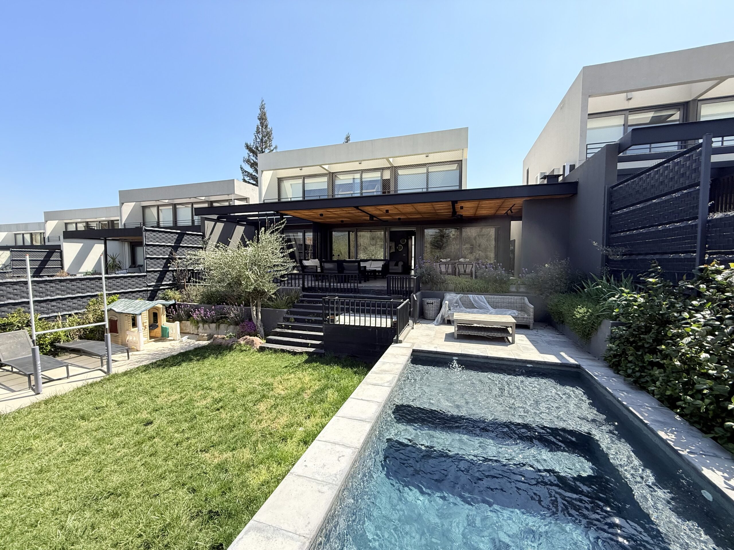 Arriendo Casa La Dehesa I Nido De Aguilas – Mayflower