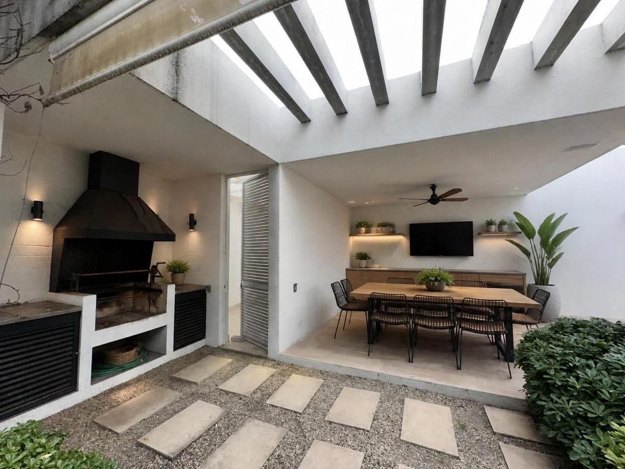 Hermosa Casa Mediterránea En Golf De Manquehue