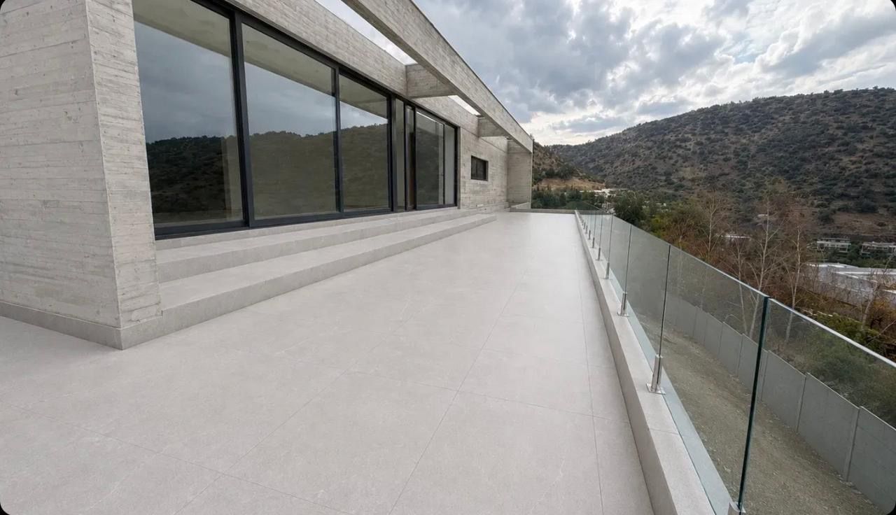 Hermosa Casa Con Vista Despejada. La Dehesa, Punta De Aguila