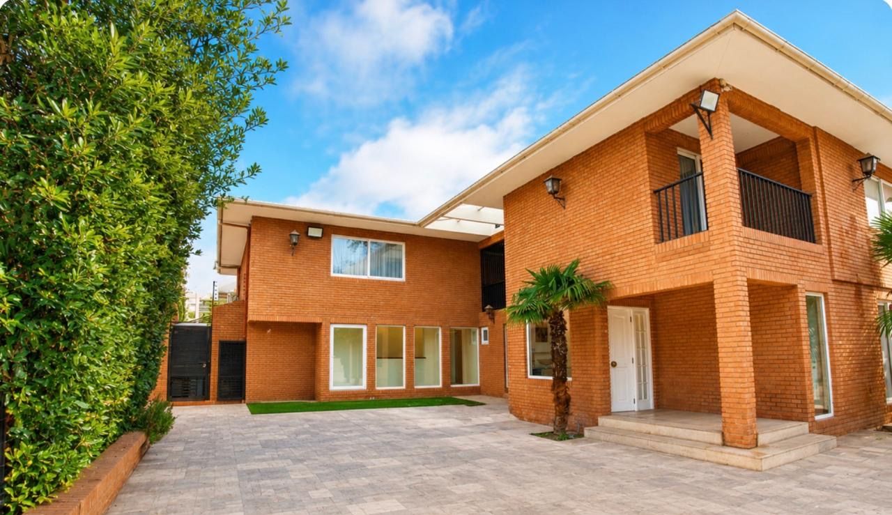 Hermoda Casa En Las Condes Cercana A Parque Arauco
