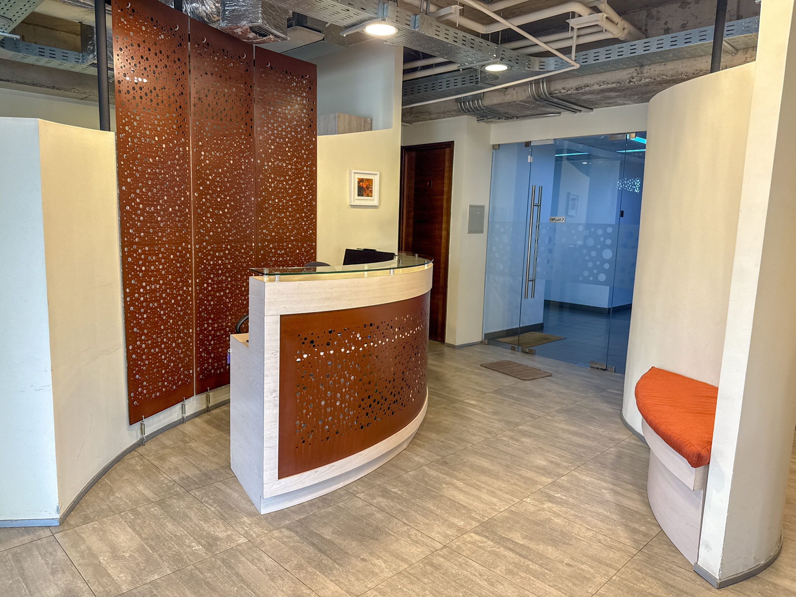 Oficina En Venta, Amoblada, Metro Los Dominicos, Las Condes