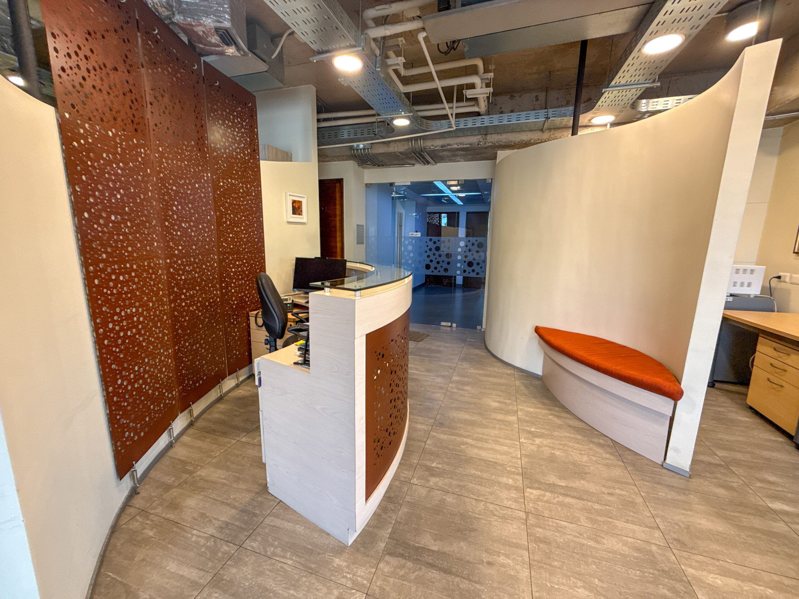 Oficina En Venta, Amoblada, Metro Los Dominicos, Las Condes