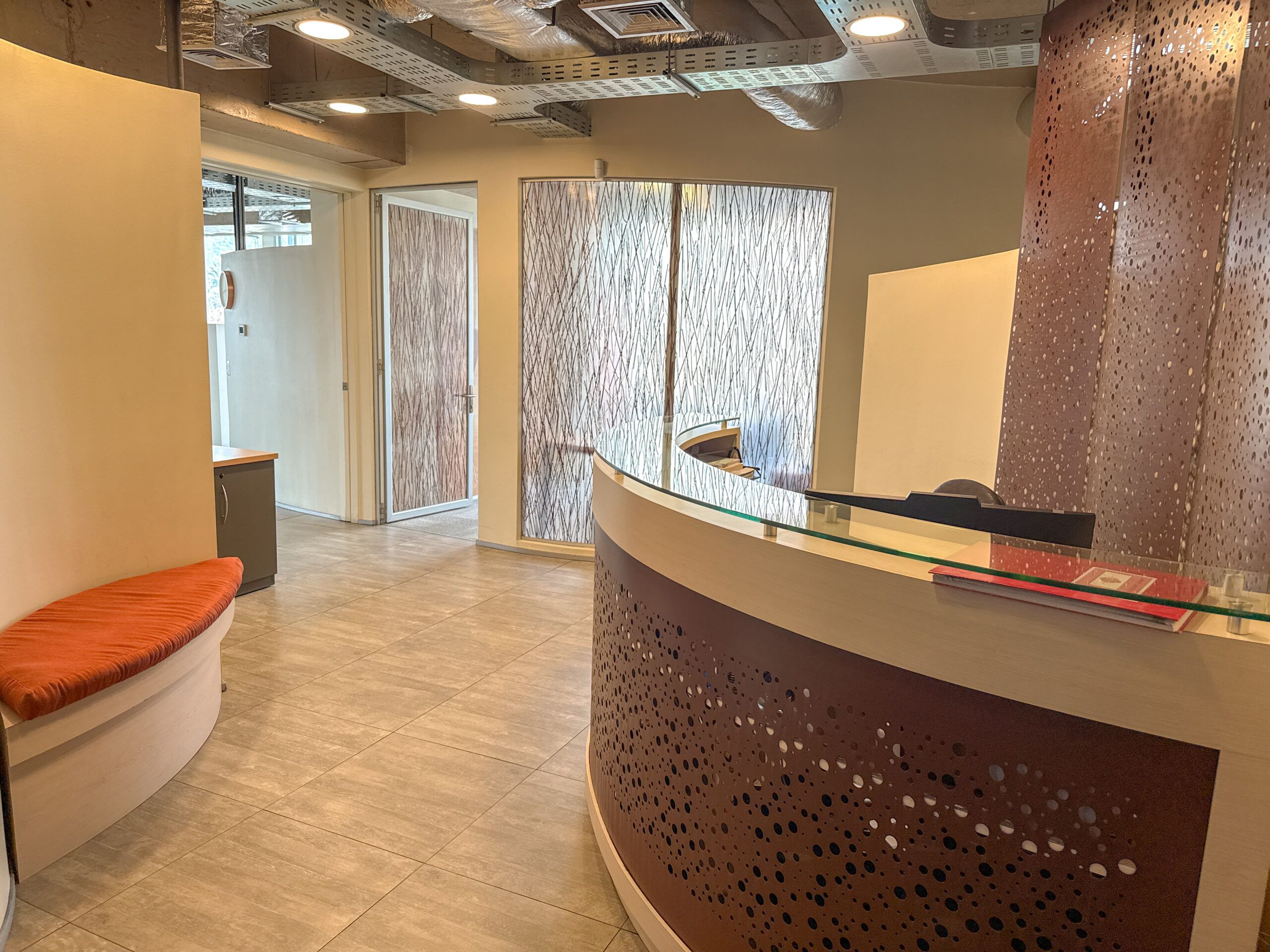 Oficina En Venta, Amoblada, Metro Los Dominicos, Las Condes