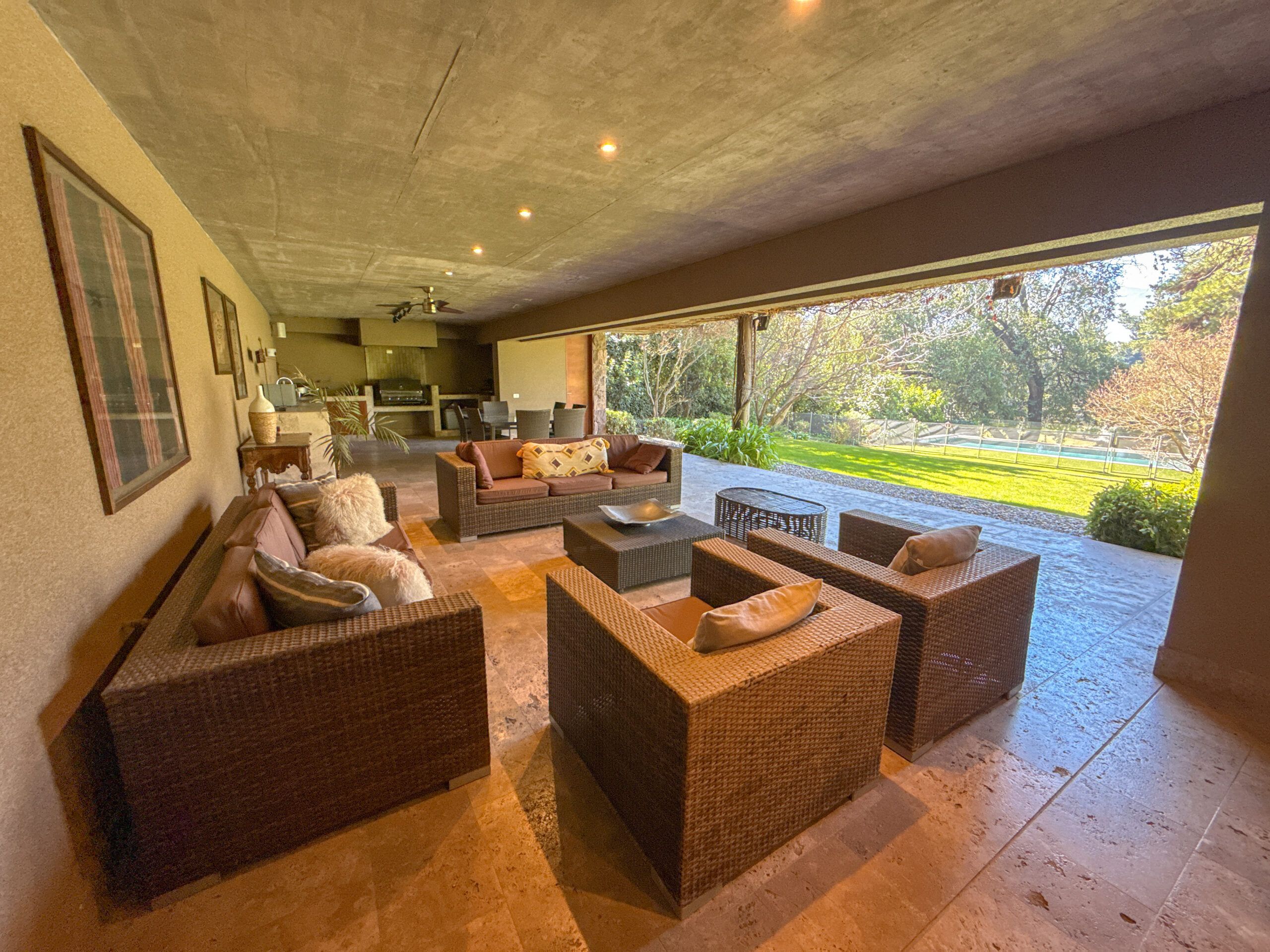 EXCLUSIVA CASA MEDITERRÁNEA | CONDOMINIO GOLF LOMAS DE LA DEHESA, LO BARNECHEA