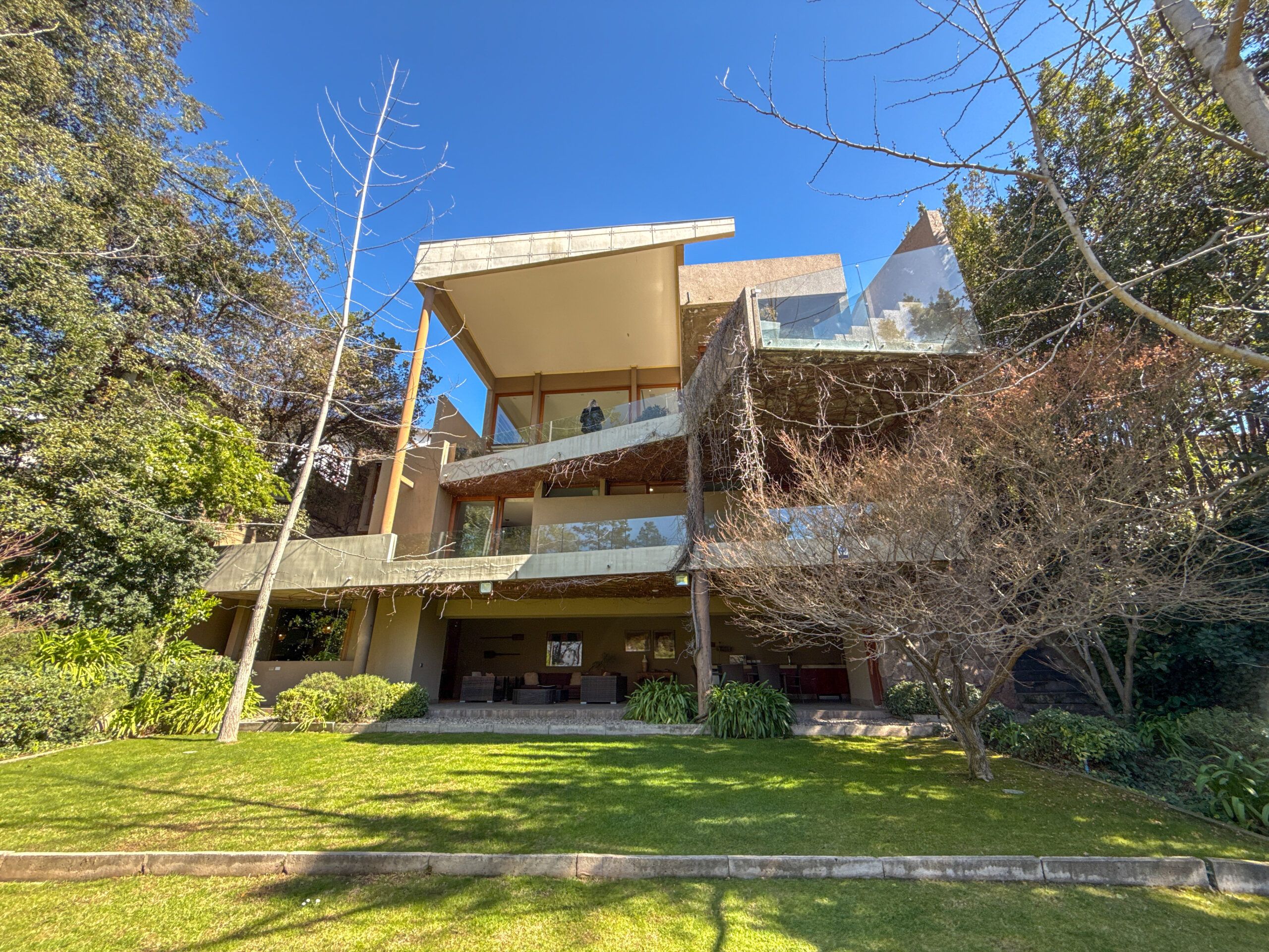 EXCLUSIVA CASA MEDITERRÁNEA | CONDOMINIO GOLF LOMAS DE LA DEHESA, LO BARNECHEA