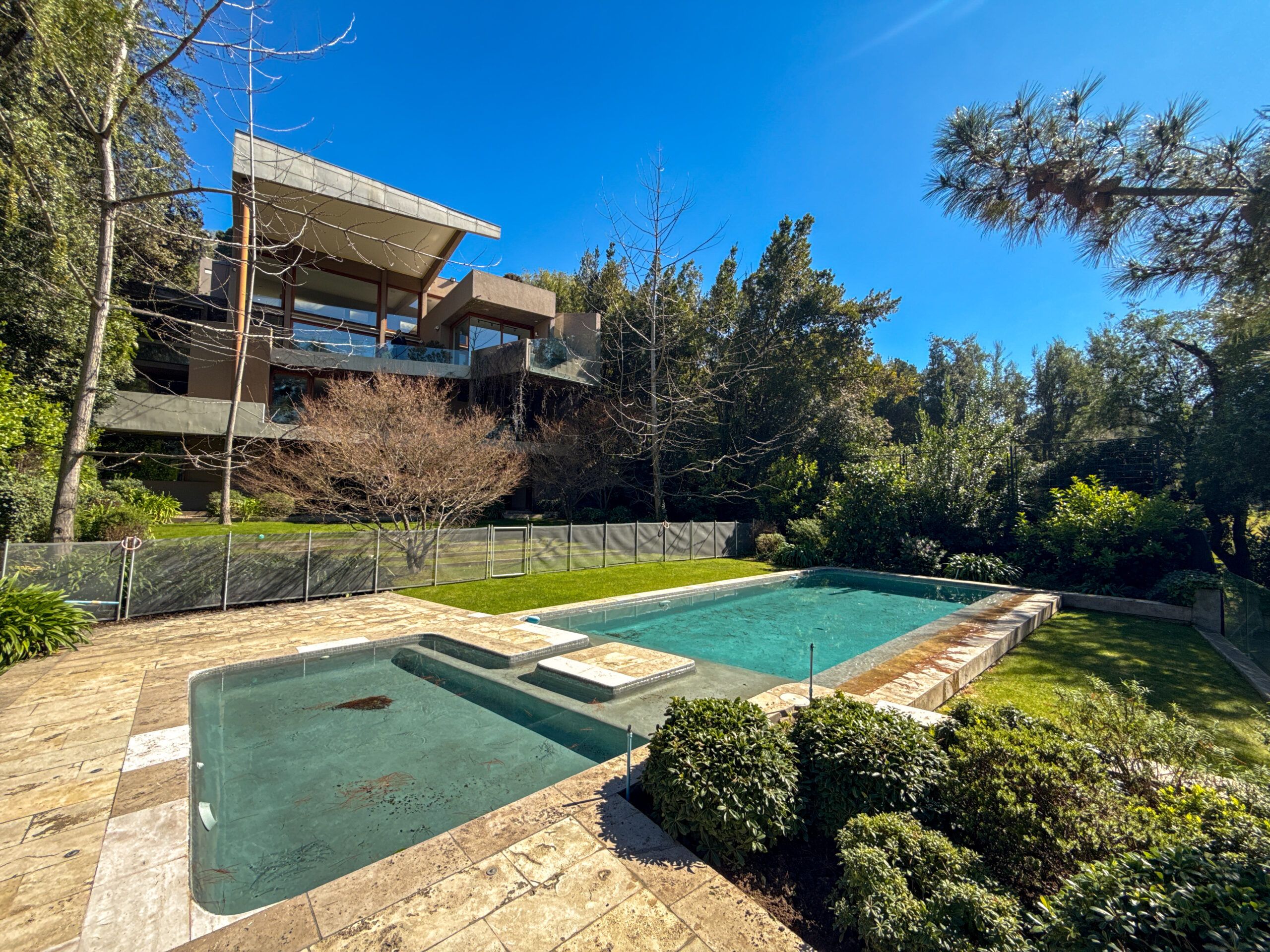 EXCLUSIVA CASA MEDITERRÁNEA | CONDOMINIO GOLF LOMAS DE LA DEHESA, LO BARNECHEA