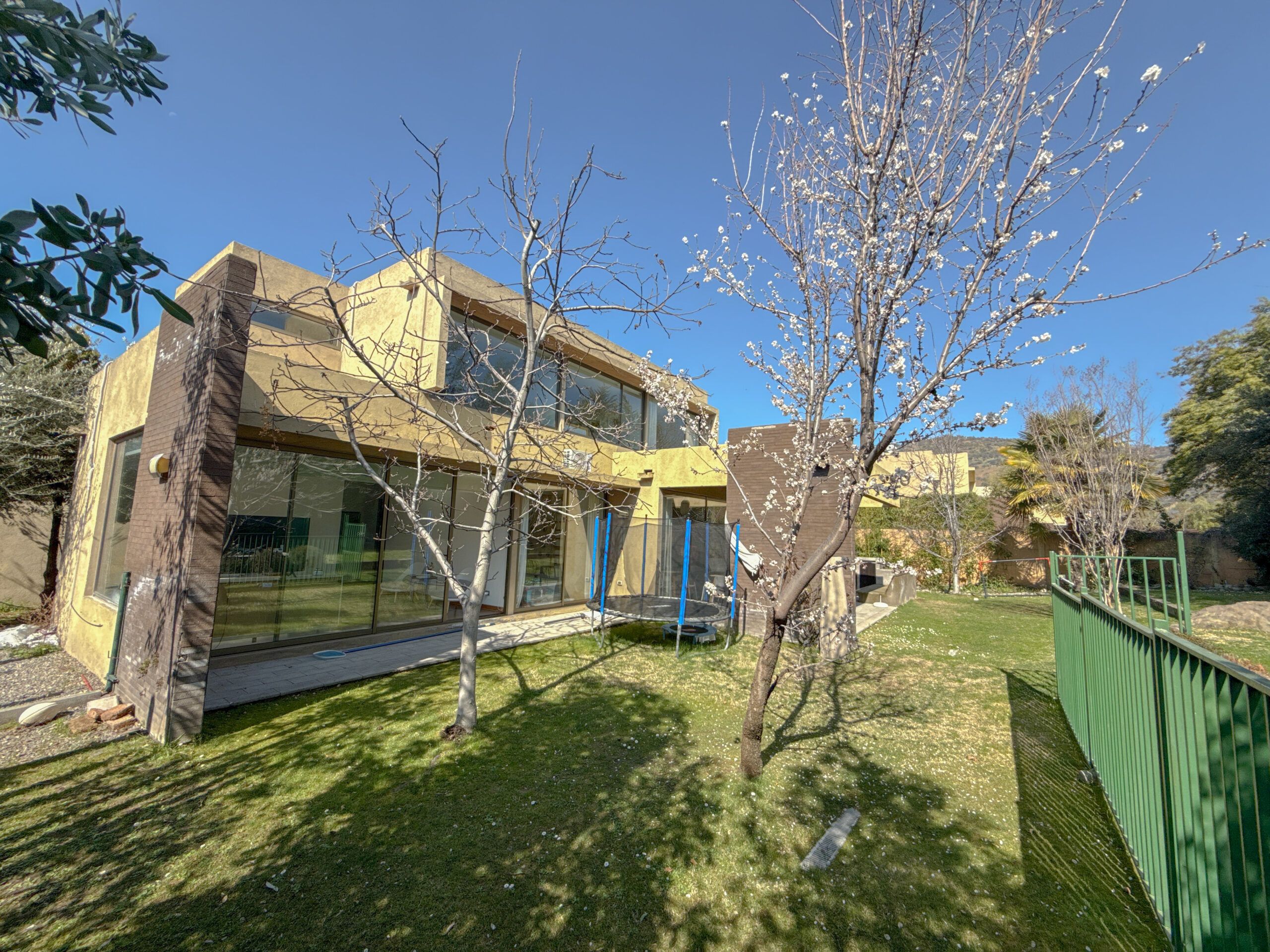 CASA  EN ARRIENDO – LOS BRAVOS