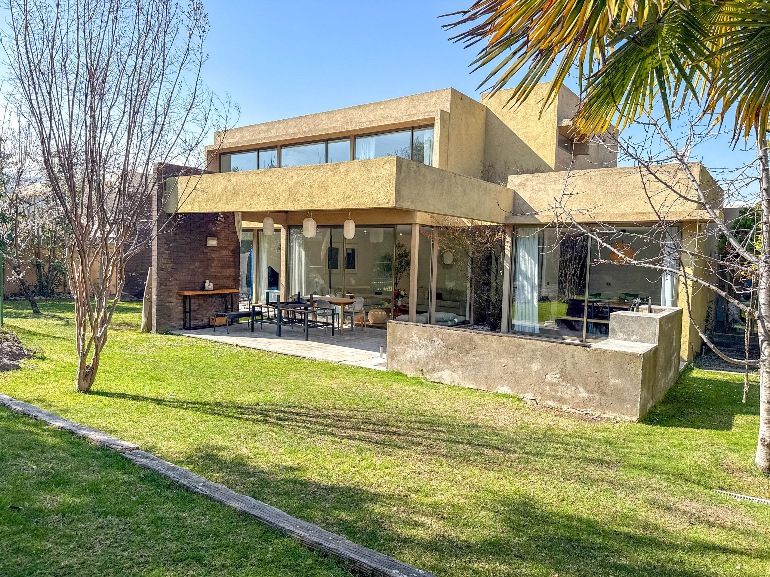 CASA  EN ARRIENDO – LOS BRAVOS