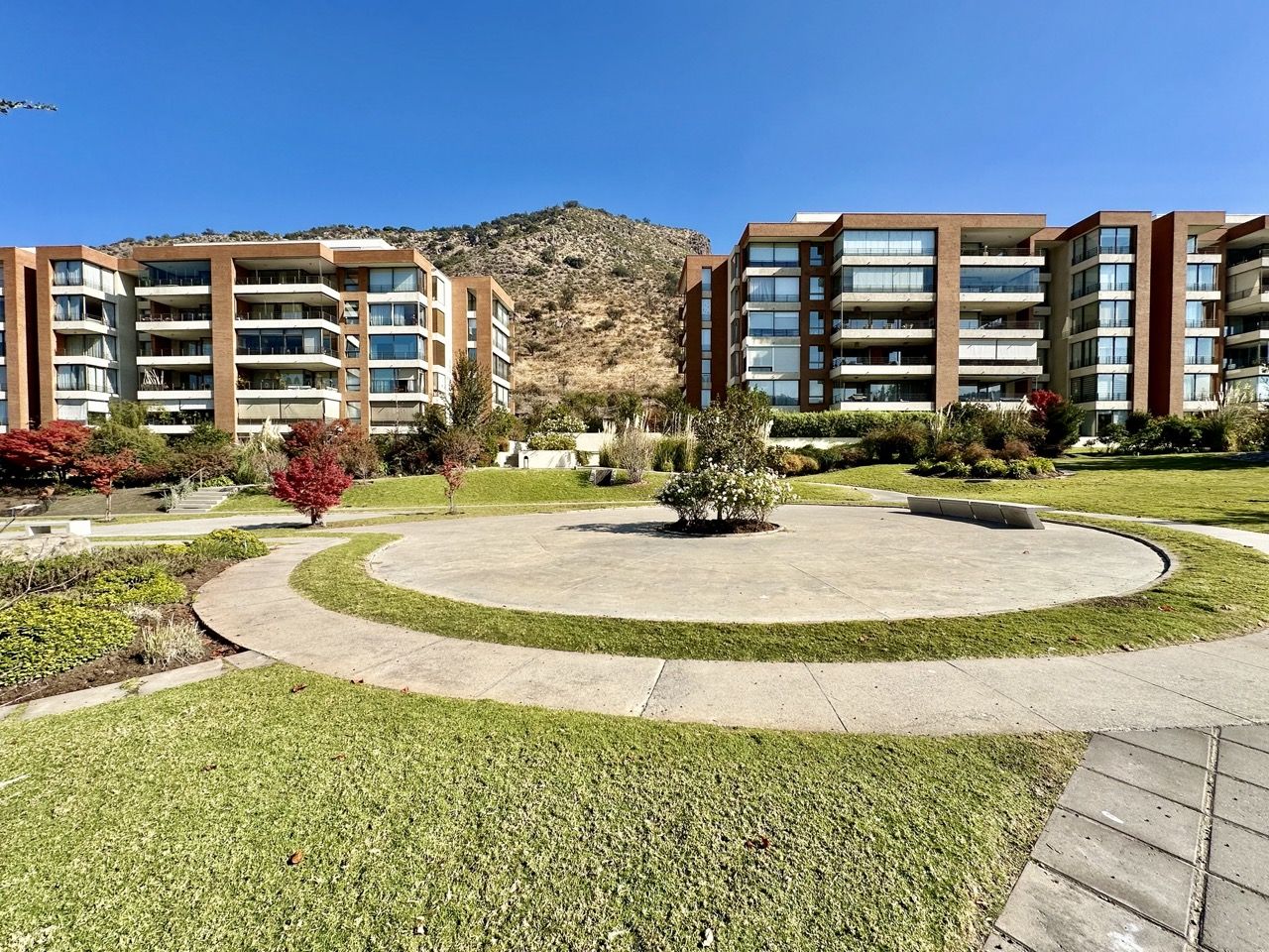 DEPARTAMENTO REMODELADO CON JARDÍN – VALLE MONASTERIO, LO BARNECHEA