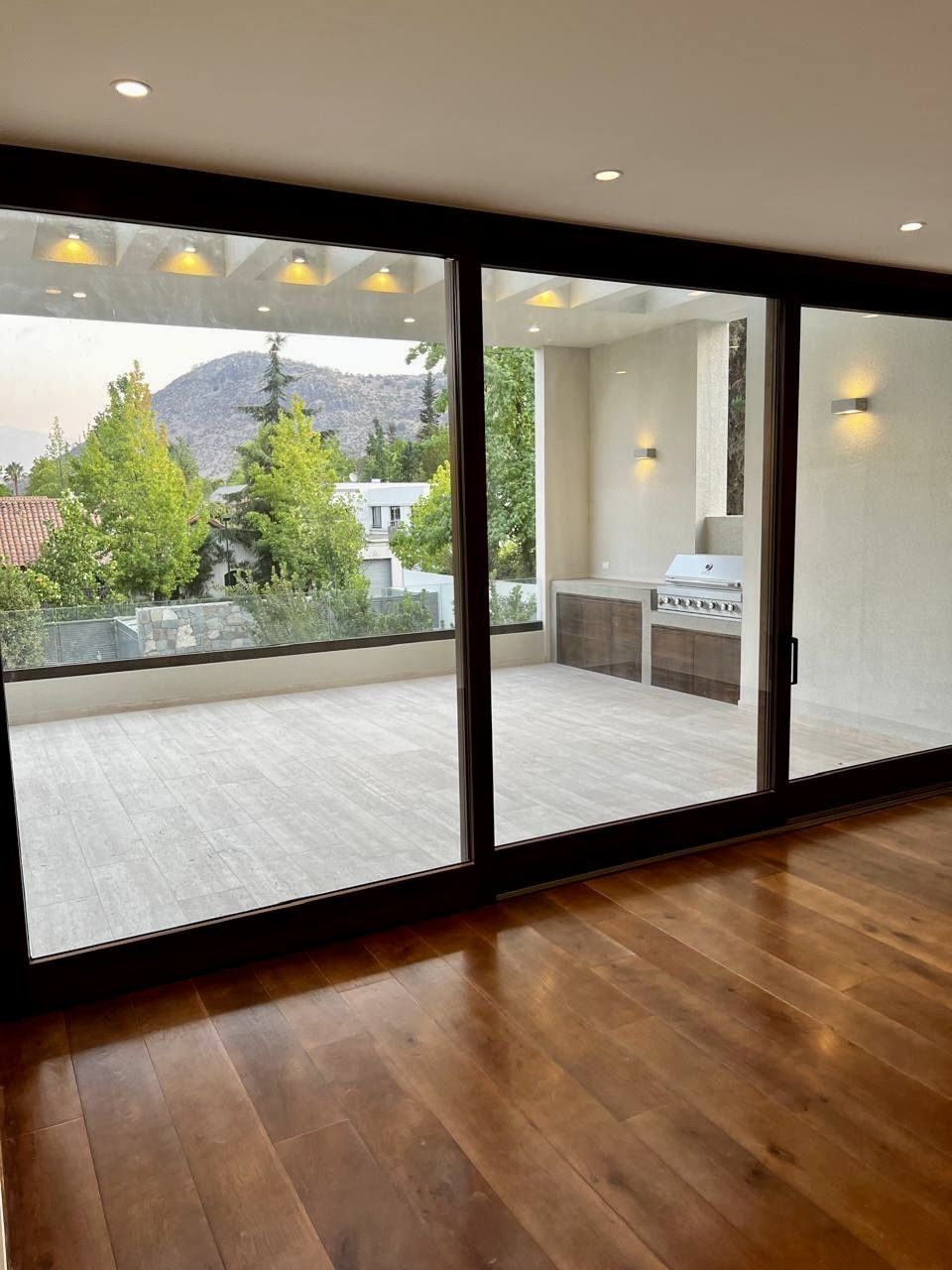 Casa nueva estilo Mediterráneo moderno