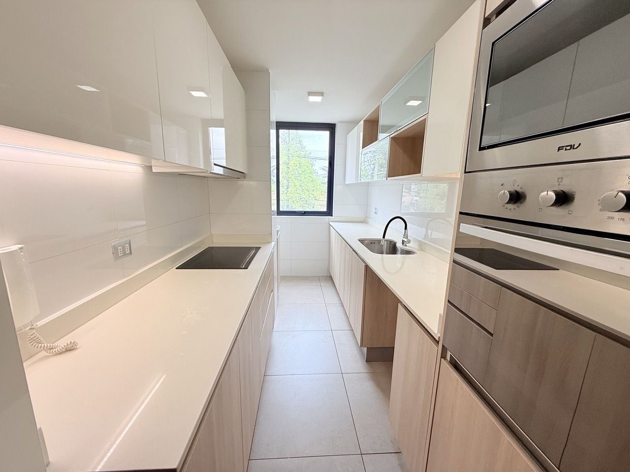 Espectacular Depto. En Sector Residencial Dehesa Central