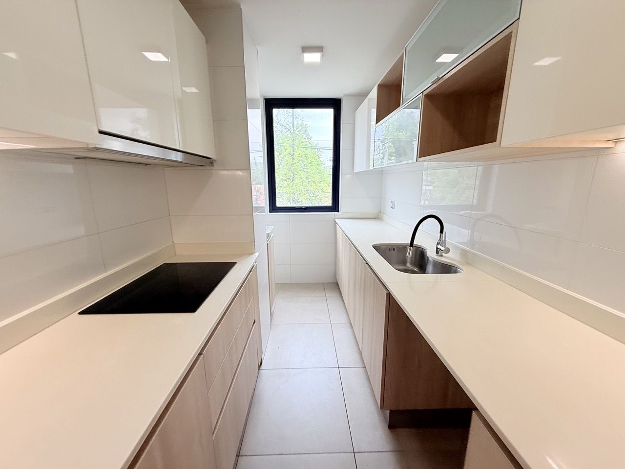 Espectacular Depto. En Sector Residencial Dehesa Central
