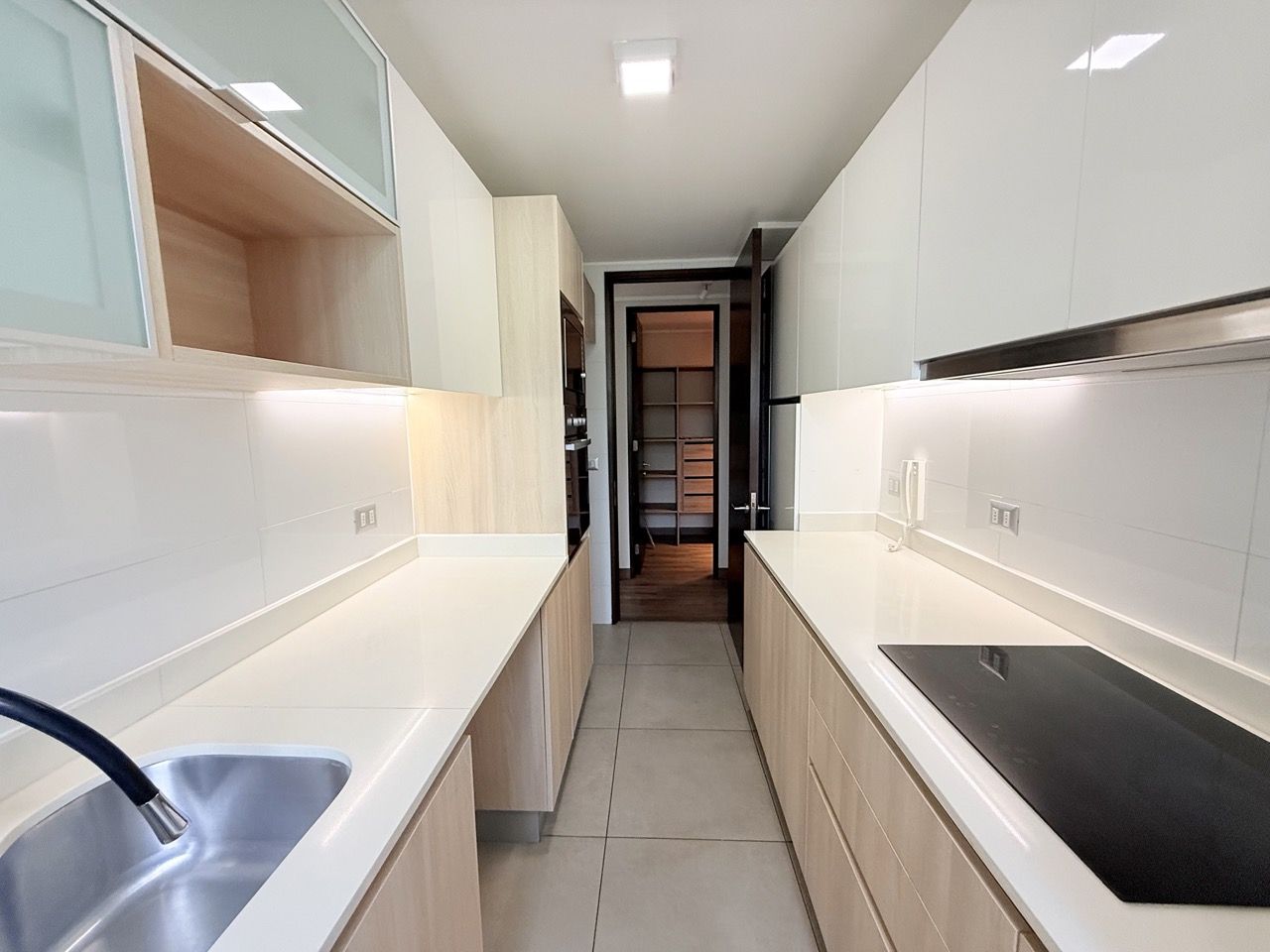 Espectacular Depto. En Sector Residencial Dehesa Central